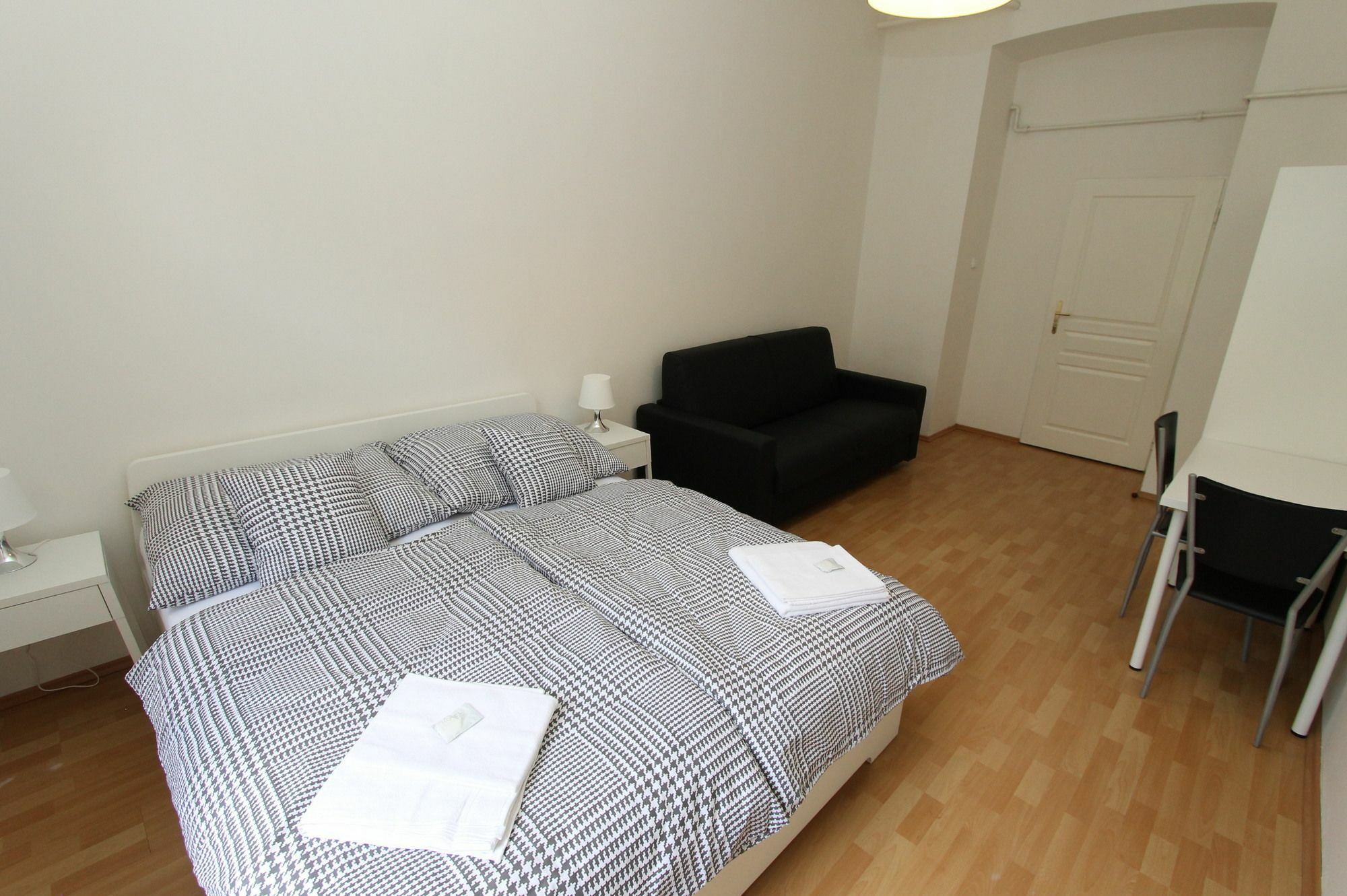 Zizka Home Apartments Prag Exterior foto